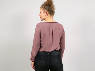 Schnittmuster Bluse mit Halslochbündchen Frau Dana – Bild 4