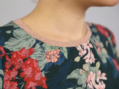 Schnittmuster Bluse mit Halslochbündchen Frau Dana – Bild 3
