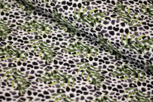 Baumwolljersey Leoprint Leaves auf Weiß