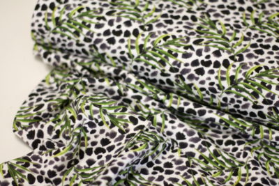 Baumwolljersey Leoprint Leaves auf Weiß – Bild 2