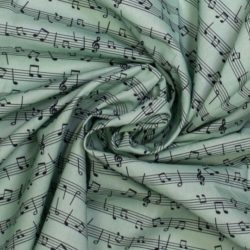 Baumwollstoff „Melodienzauber“ – Hellgrün mit Notenprint