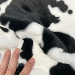 Kunstfell Kuhmuster – Weich, Stylisch & Vielseitig