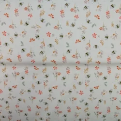 ???? Baumwolljersey „Bee Meadow White“ – zarte Blumen & kleine Bienen – Meterware