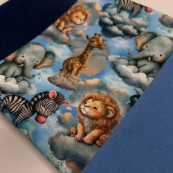 ???? Stoffpaket „Wolken-Safari“ – Dunkeljeans Walk • Limitierte Edition