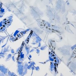 Viskose „Blue Birds“ – fließender Viskosestoff mit Vögeln & Blättern in Blau