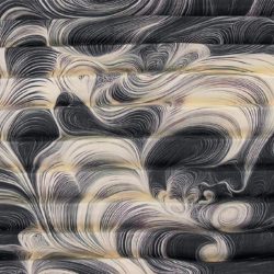 Plissee-Stoff „Black Swirl“ – leichter Polyester-Plissee mit abstraktem Wirbelmuster