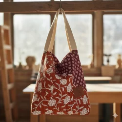 Quilted Baumwollstoff „Ethnic Flowers Cognac“ – gesteppt, doppelseitig, 100 % Baumwolle