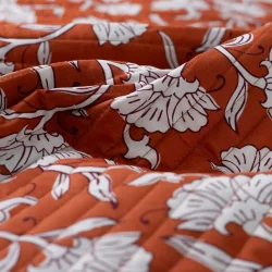 Quilted Baumwollstoff „Ethnic Flowers Cognac“ – gesteppt, doppelseitig, 100 % Baumwolle