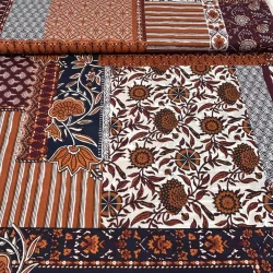 Baumwoll-Voile „Patchwork Terracotta“ – leichter Baumwollstoff mit Retro-Patchwork-Design