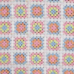 Gehäkelter Jacquardstoff „Vintage Granny Squares“ – Pastell