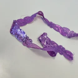 Paillettenband „Glam Flower“ 35 mm – Zierband lila