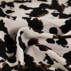 Viskose-Popeline „Wild Spots“ – Leo Look auf Creme, 100 % Viskose